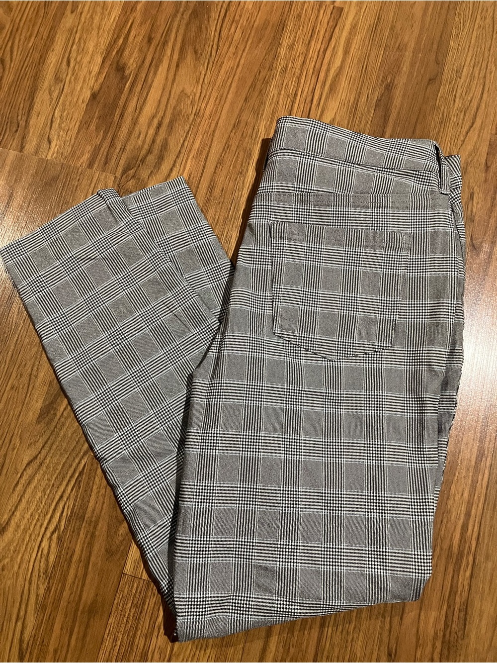 Women’s dress pants - size medium. Brand new with tags - Picture 6 of 8